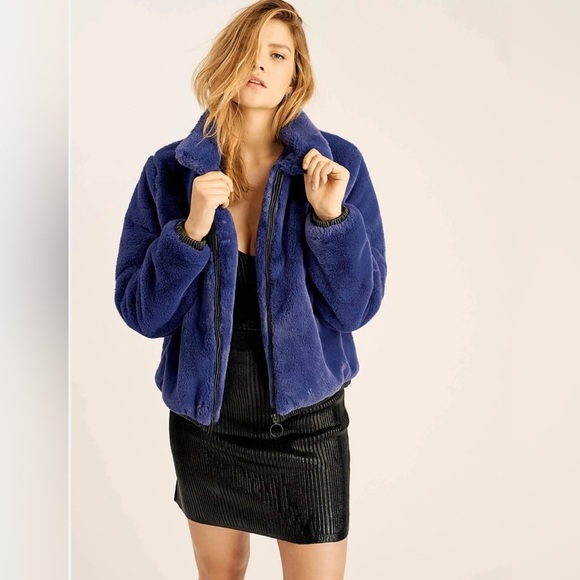 Volcom Fuzzy Fresh Faux Fur Bomber Style Jacket Size Small (4/6) Super Soft! - Picture 6 of 16